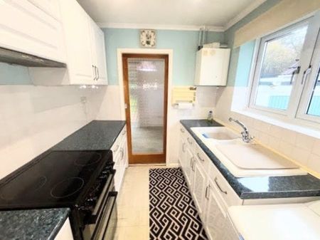 Canada Grove, Easebourne 3 bedroom bungalow to rent - Photo 3