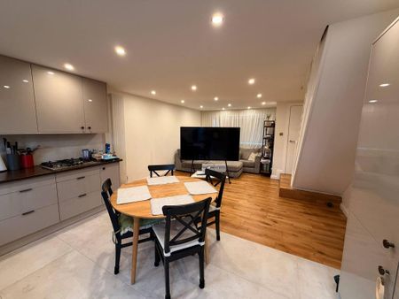 3 bedroom end of terrace house to rent - Photo 4
