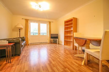 2 Bedroom Flat - Photo 3