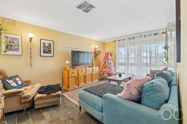 Open the Door to Family Space and Everyday Comfort - Photo 1