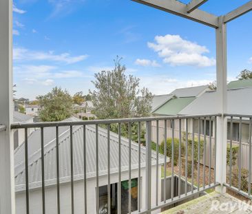 Exceptional Townhouse Living. - Photo 2
