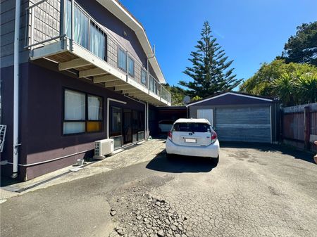 2 Bedroom Flat in Lower Hutt - Photo 2