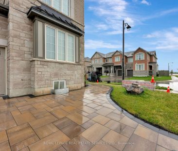 Detached Home For Lease | W9044225 - Photo 1