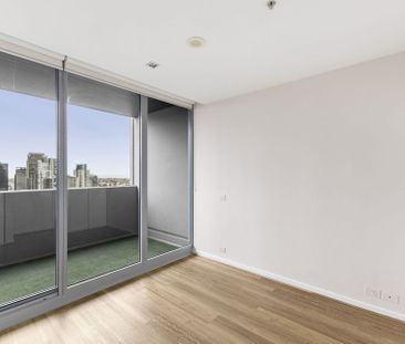 Stylish Inner-City Living with Panoramic Views - Photo 4