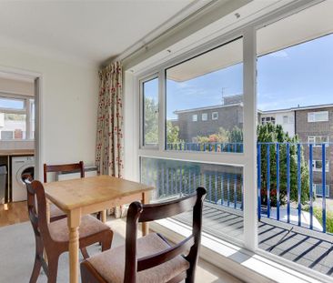 2 bedroom flat to rent - Photo 2