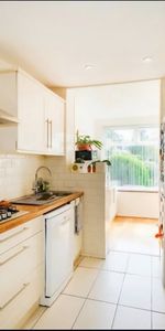 3 Bed Terraced House, Newbury Park, IG2 - Photo 3