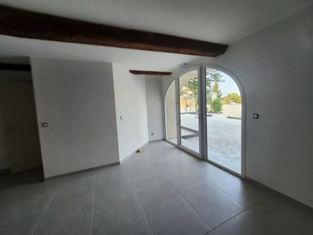 EXCLUSIVITE A LOUER A CHATEAUNEUF DE GADAGNE ENTRE AVIGNON ET L'ISLE SUR LA SORGUE - APPARTEMENT DE PLAIN PIED DE TYPE 2 de 50 m² de SURF HAB AVEC GRANDE TERRASSE DE 50 M² + LOCAL STOCKAGE - - Photo 2