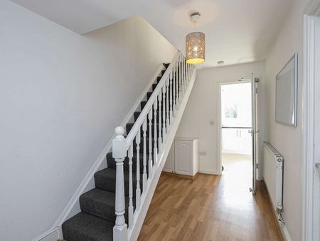 Academic Year Student Rooms – Flexible Rolling Tenancies Stay as long as you need, with simple tenant notice provisions. 21B @ Room 2 - Photo 2