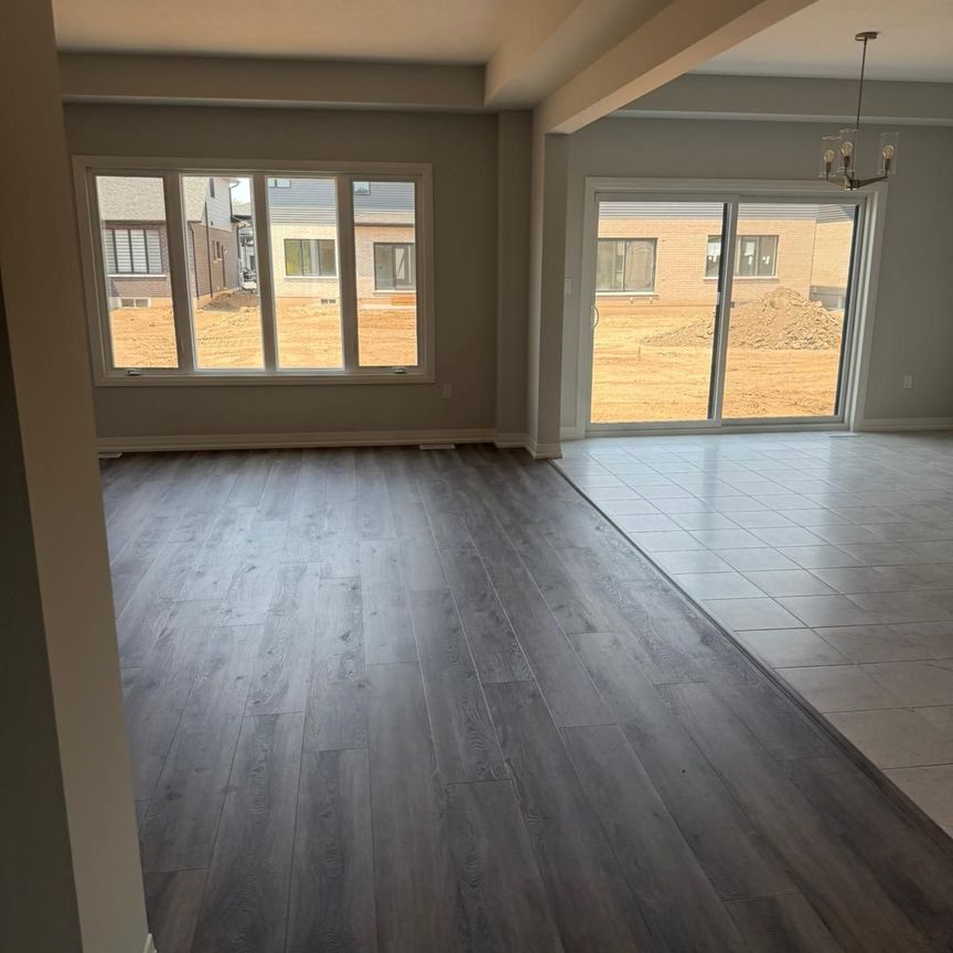 For Lease - 1031 Alliston Avenue, Fort Erie, Ontario - Photo 1