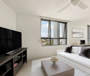 Elevated Inner City Living in the Heart of Fortitude Valley - Photo 2