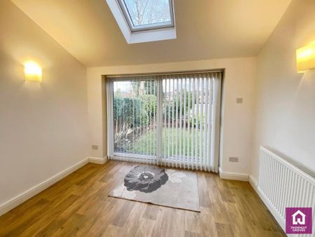 4 bedroom detached house to rent - Photo 2