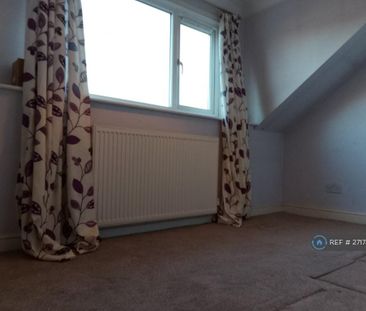 4 bedroom semi-detached house to rent - Photo 6