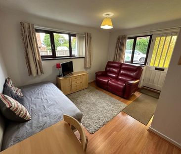 1 bedroom mews to rent - Photo 2