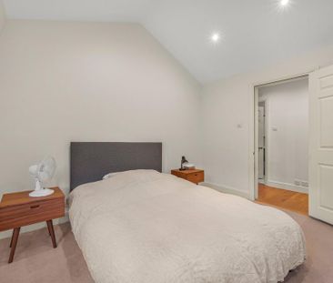 1 bedroom mews to rent - Photo 6