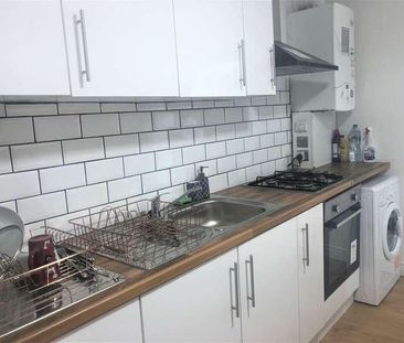 Buckingham Road, London, E18 - Photo 3