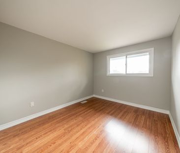 For Lease - 913 Carnaby Crescent, Oshawa, Ontario - Photo 2