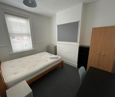 6 bedroom terraced house to rent - Photo 5