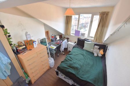 4 bedroom House in Cardigan Lane, Leeds - Photo 5