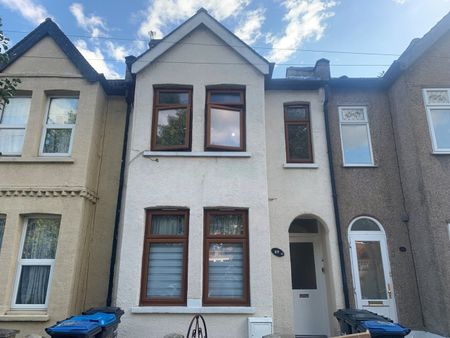1 Bed Flat, Lyndhurst Road, N18 - Photo 4