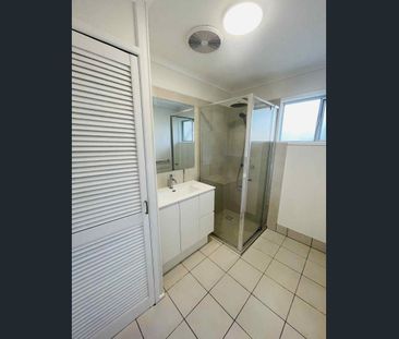 Perfect Location - beautifully renovated home. Family dream - Photo 4