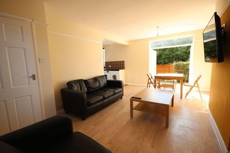 4 bedroom terraced house to rent - Photo 3