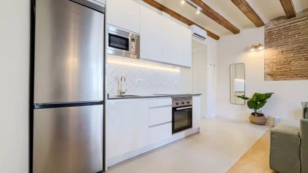 2-bedroom apartment for rent in El Raval - Photo 2