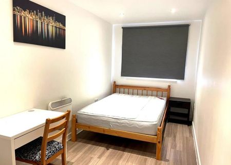 2 bedroom flat to rent - Photo 2