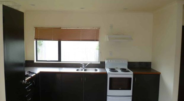 FIVE BEDROOMS - STUDENT RENTAL - Photo 1