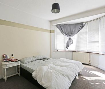 4 bedroom semi-detached house to rent - Photo 3