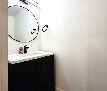 For Lease - 897 Caldwell Street, Newmarket, Ontario - Photo 4