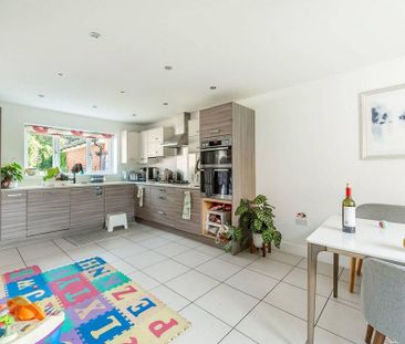 4 bedroom detached house to rent - Photo 4