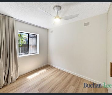 Magnificent unit in Kensington! - Photo 3