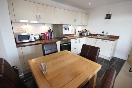 2 bedroom apartment to rent - Photo 5