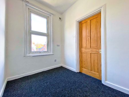 Frimley Road, Camberley, Surrey, GU15 - Photo 2