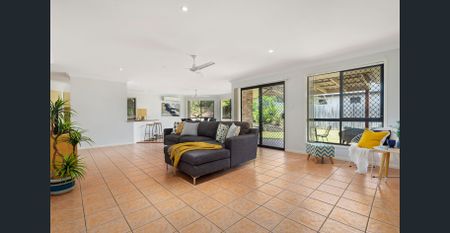 Spacious Family Home - Photo 3