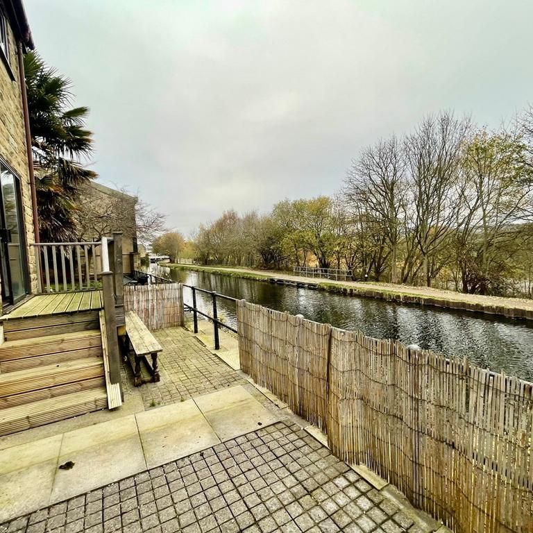 3 bedroom end of terrace house to rent - Photo 1