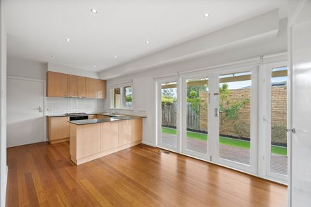 33 Mernda Avenue, Glen Iris VIC 3146 - Photo 2
