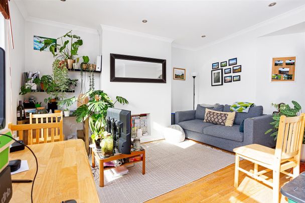 Loveridge Road, West Hampstead, London - Photo 1