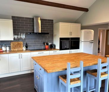 5 bedroom detached bungalow to rent - Photo 3