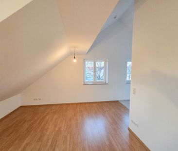 Helle 2-Zimmer-DG-Wohnung mit Tageslichtbad - Photo 4