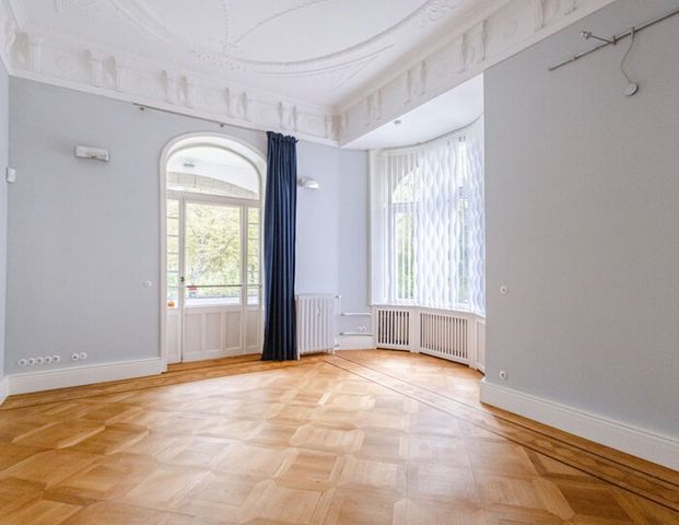 Exklusive Altbau-Wohnung mit Garten in besonders begehrter Wohnlage - Foto 1