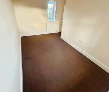 3 bedroom end of terrace house to rent - Photo 3