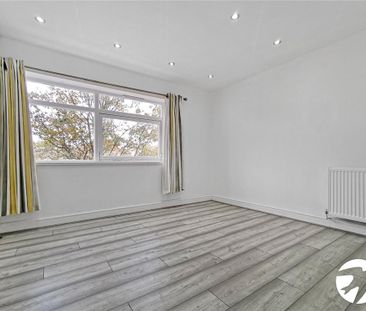 4 bedroom end of terrace house to rent - Photo 5