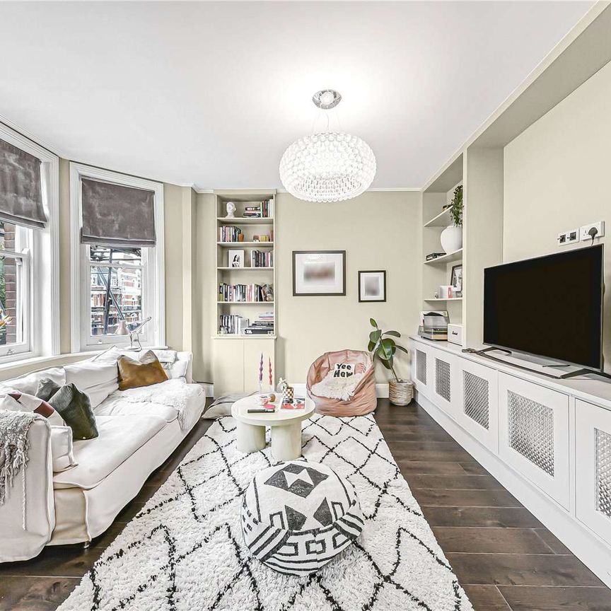 A high spec two double bedroom apartment within this popular mansion block in Maida Vale. - Photo 1