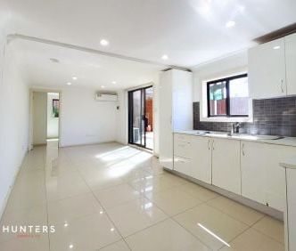 Two Bedroom Flat with Private Entry & Courtyard - Photo 5
