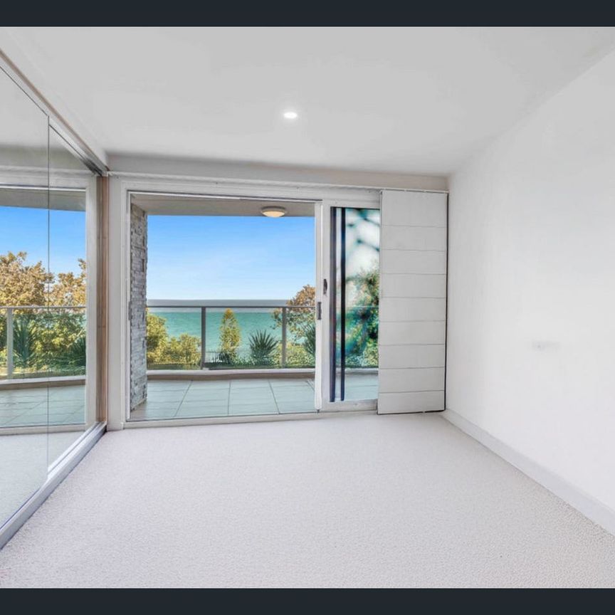 Coastal Luxury Living – Beachfront Apartment - Photo 1