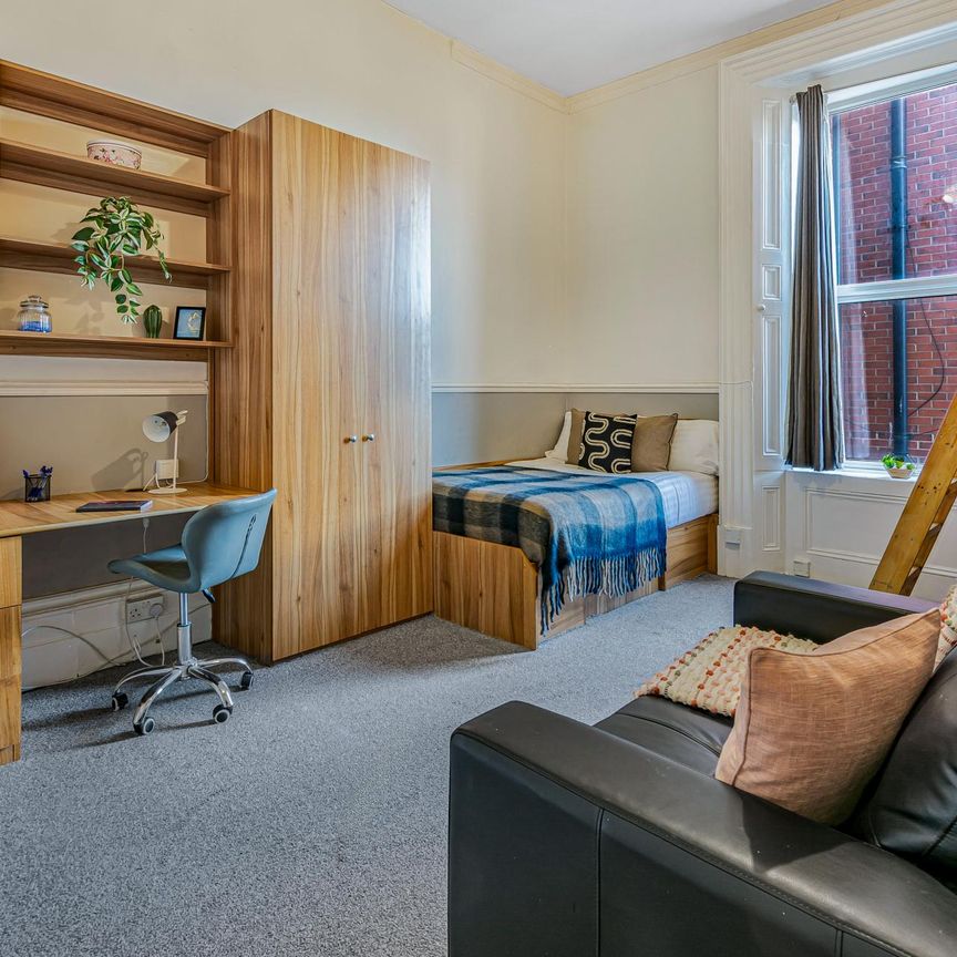 2 VICTORIA TERRACE Leeds - LS3 1BX - Photo 1