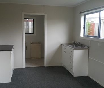 Manurewa - 1 separate Bedroom - 1 Carport Park - Photo 1