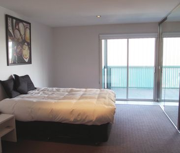 Fully Furnished Two Bedroom Apartment in Zero Davey Apartments - Photo 5