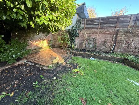 Mitcham Park, Mitcham, CR4 - Photo 4